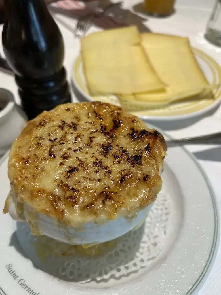 Javier Galarza_Brasserie des Prés_Paris_review