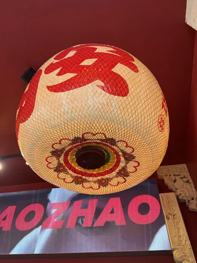 Eloy Bustamante_La Taverne de Zhao_Paris_review