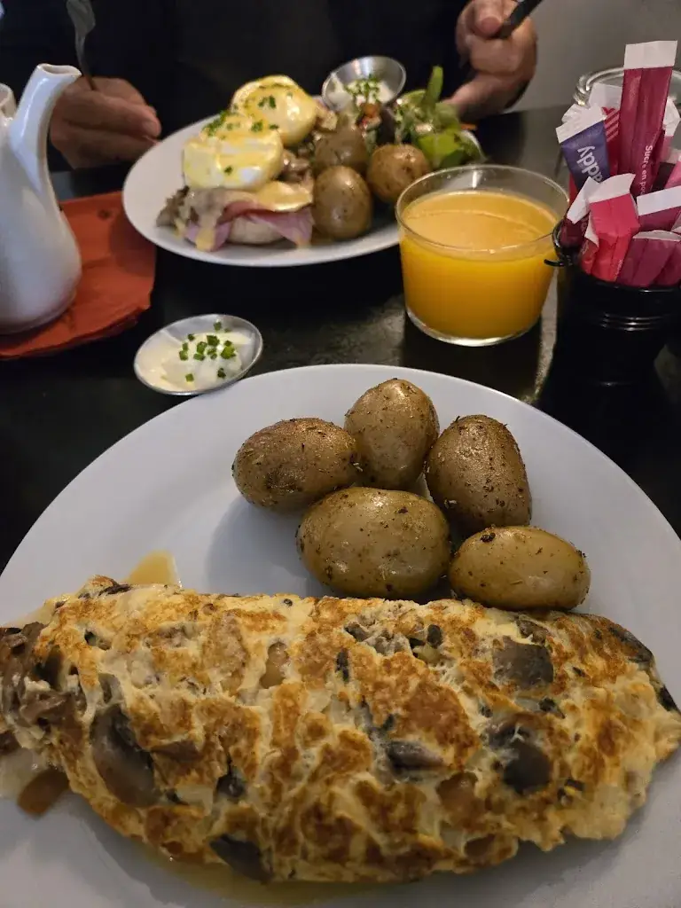 Iva Kalikow_Eggs&Co._Paris_recensione