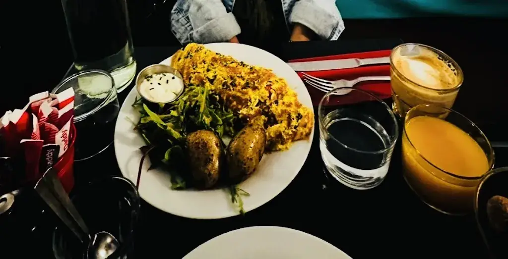 Solomon_Eggs&Co._Paris_recensione