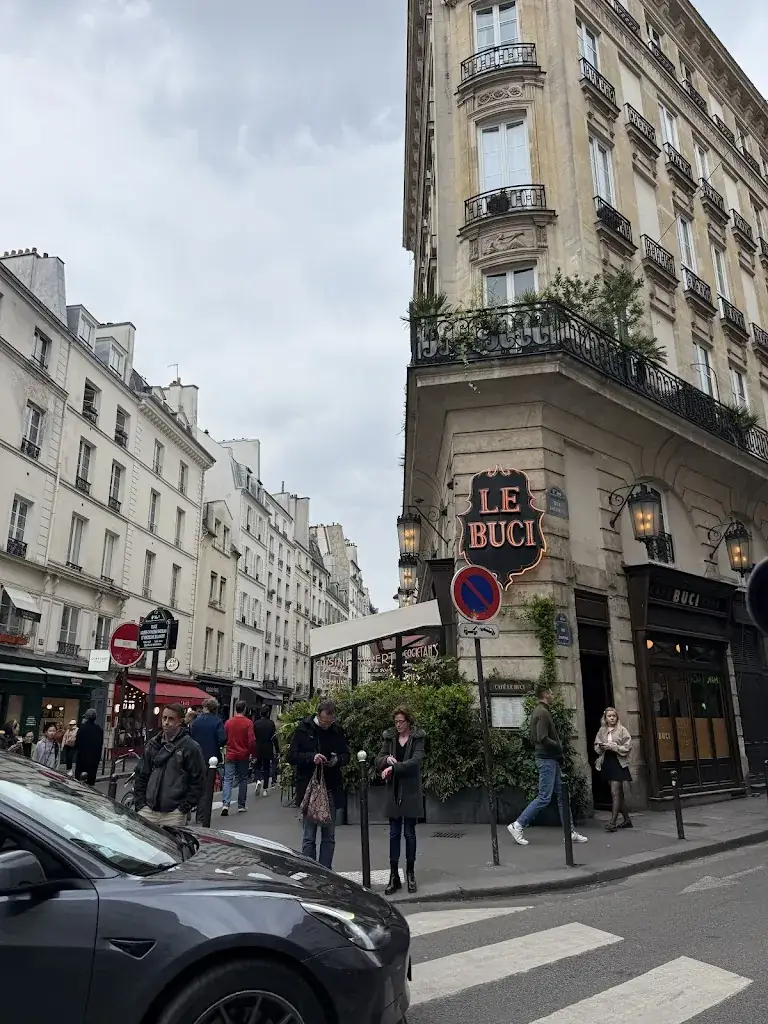 R Vincik_Le Paris Paris_Paris_review