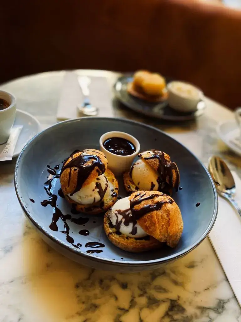 Le Paris Paris_Paris_slider_image_3