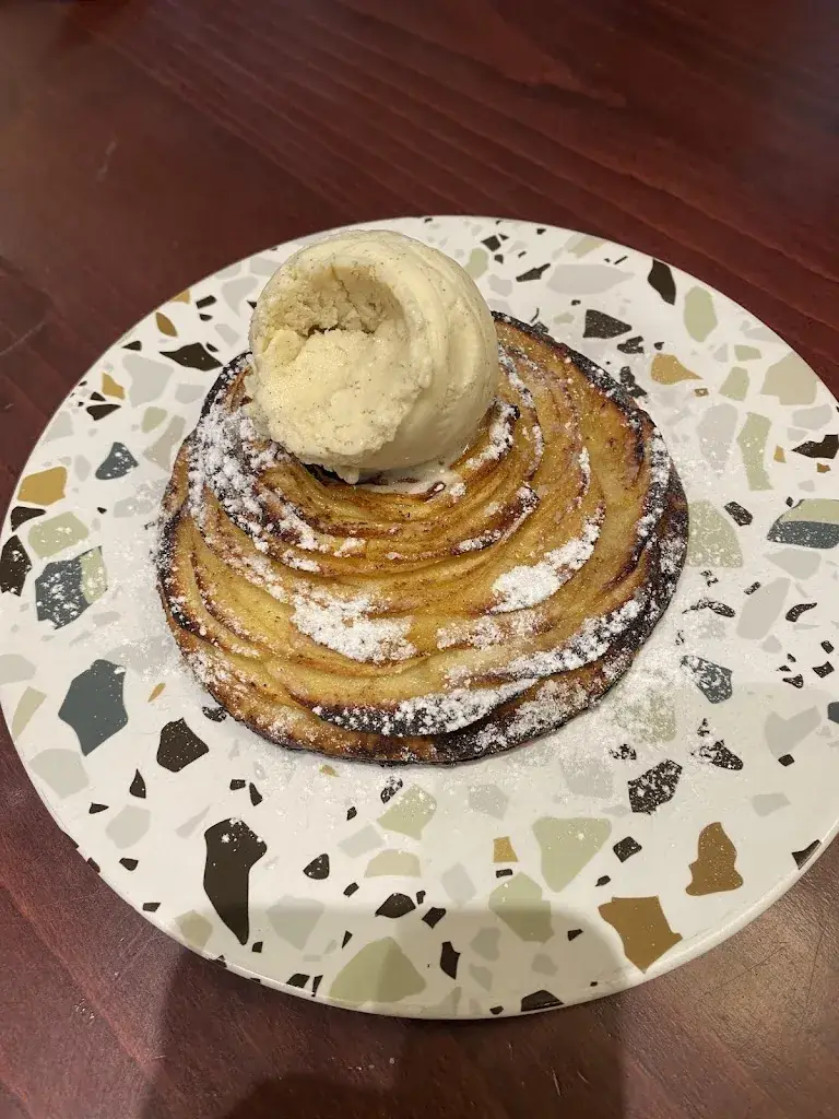 Au 35_Paris_slider_image_3