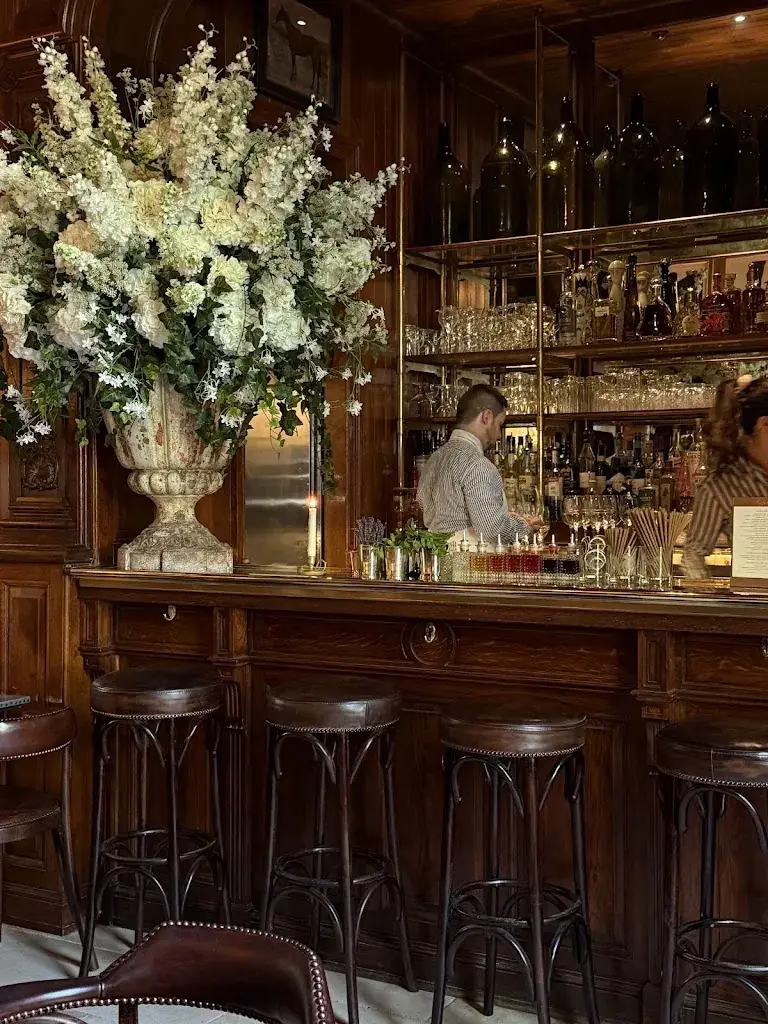 Milly Whitehead_Ralph's Restaurant_Paris_review