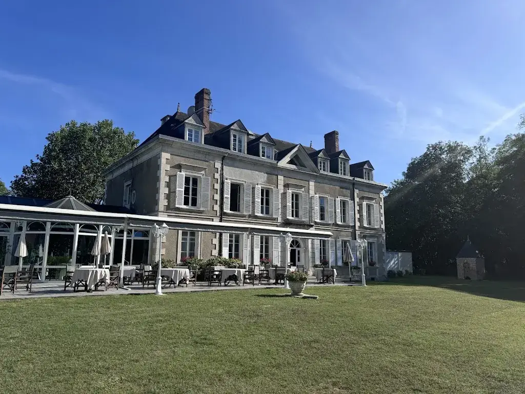 Samantha Nottingham_Logis Hôtel Domaine de Valaudran_Salbris_review
