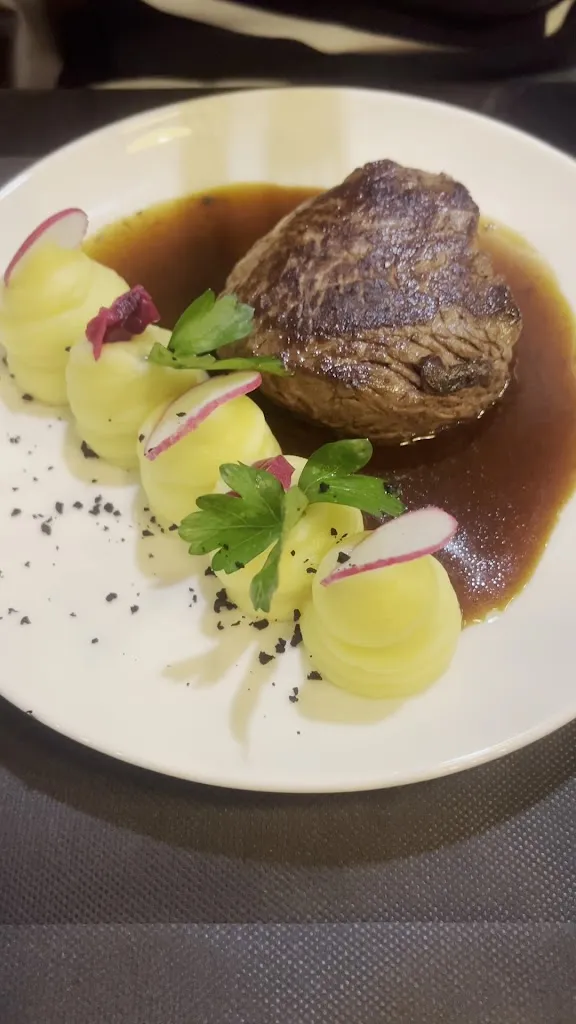 KN IWN_La Puce_Saint-Ouen-sur-Seine_review