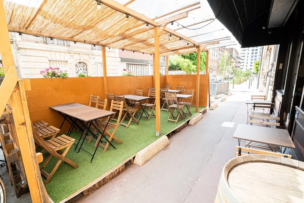 La Puce Restaurant in Saint-Ouen-sur-Seine