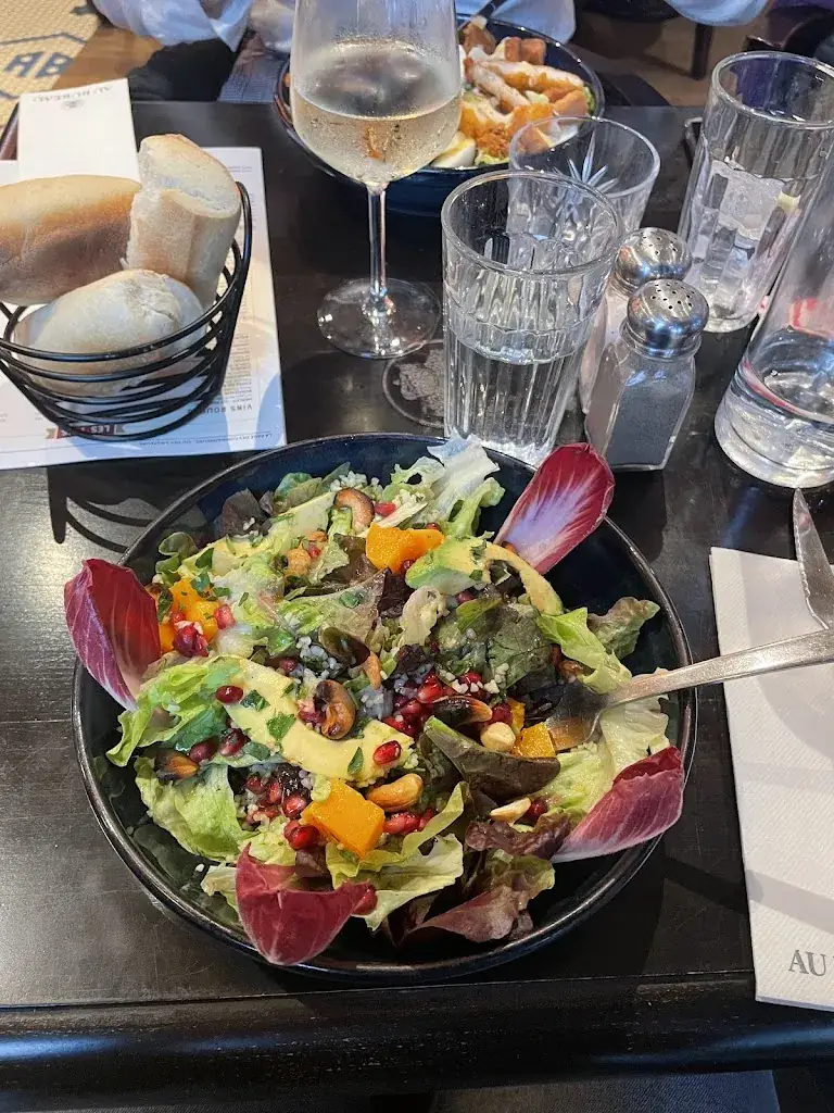 Klara Dohnalkova_Au Bureau - Pub et Brasserie_Saint-Ouen-sur-Seine_review