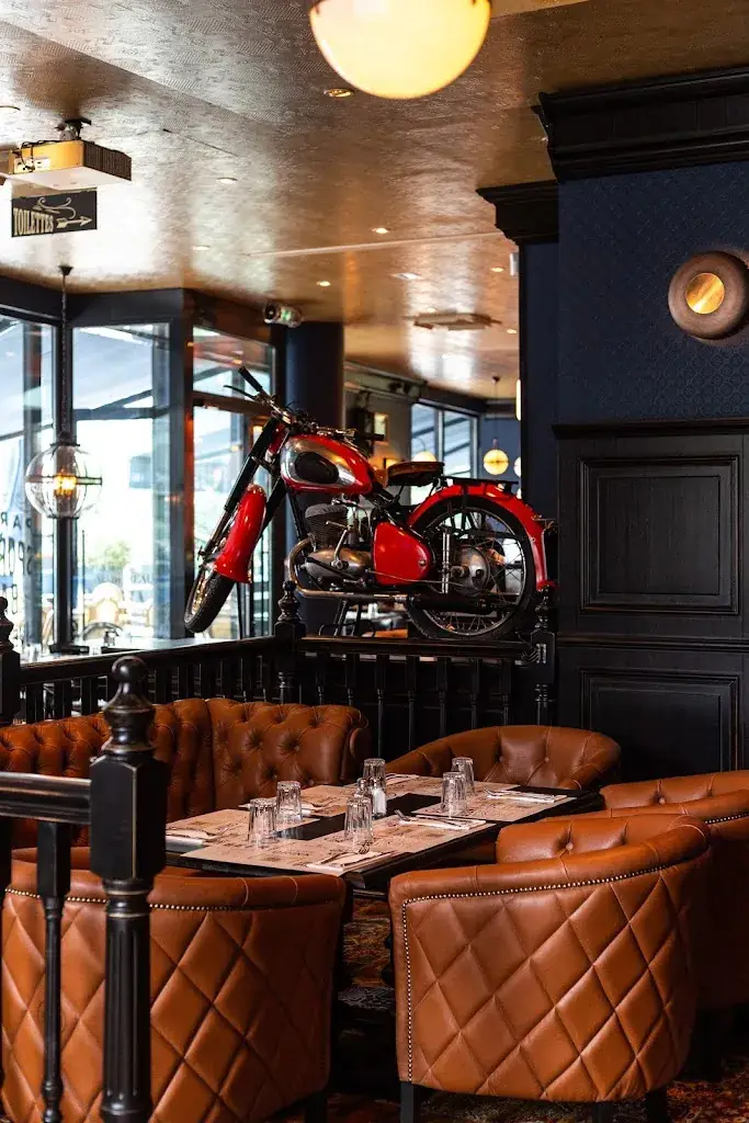 Au Bureau - Pub et Brasserie restaurant in Saint-Ouen-sur-Seine