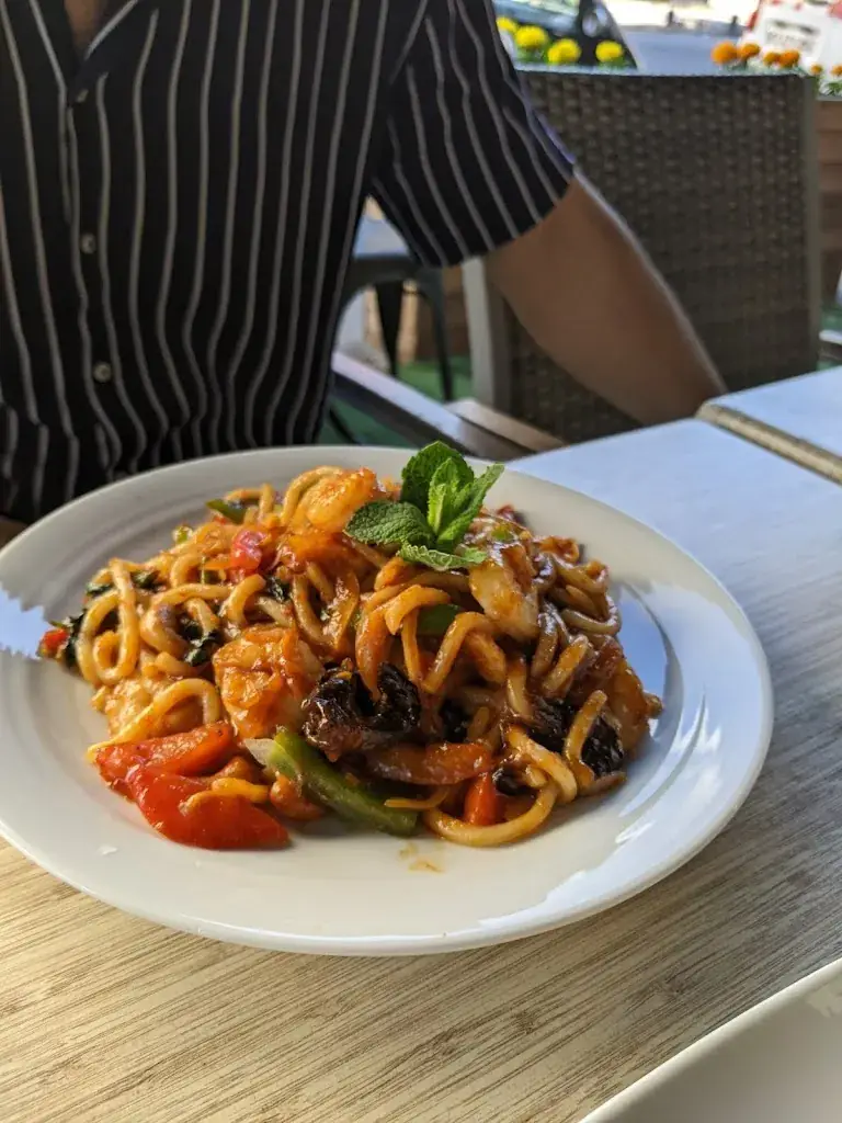 Nikita Rus_L'Osmoze_Saint-Ouen-sur-Seine_review