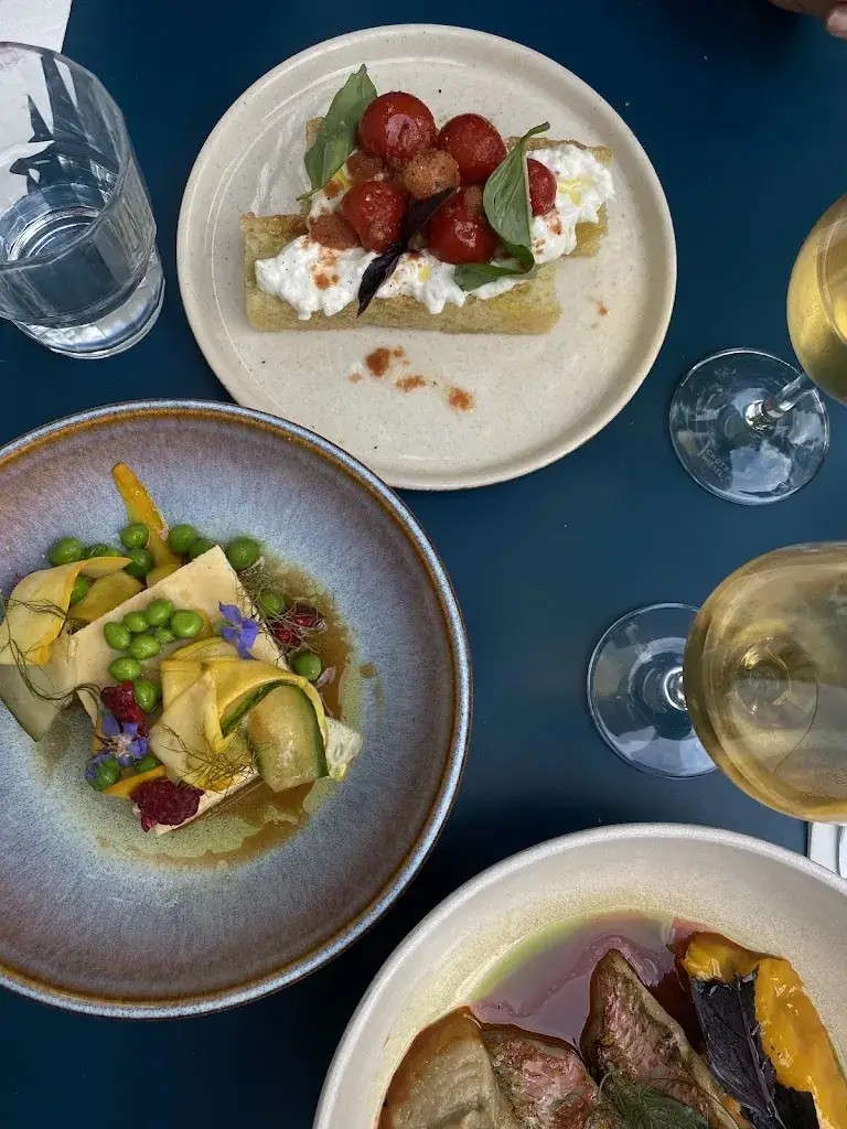 Natalia Oxley_Bonne Aventure_Saint-Ouen-sur-Seine_review