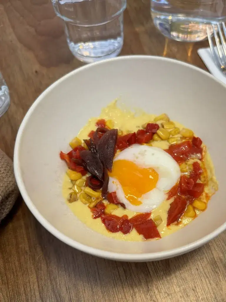 Elisabeth Kneen_Bonne Aventure_Saint-Ouen-sur-Seine_review