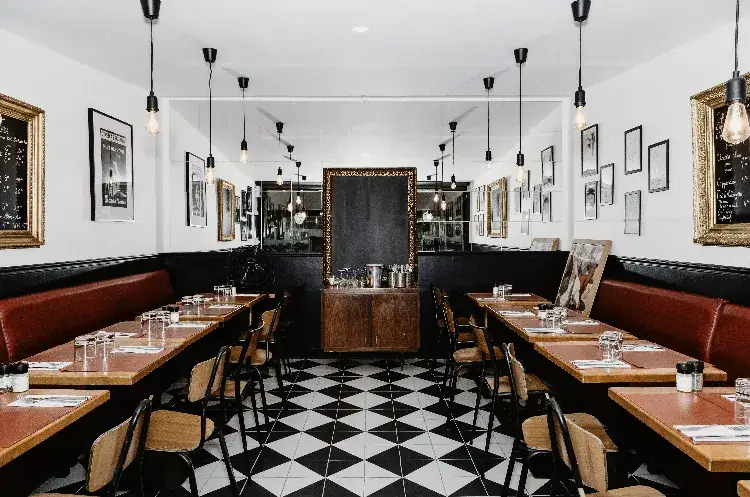 Le Comptoir des Puces restaurant in Saint-Ouen-sur-Seine