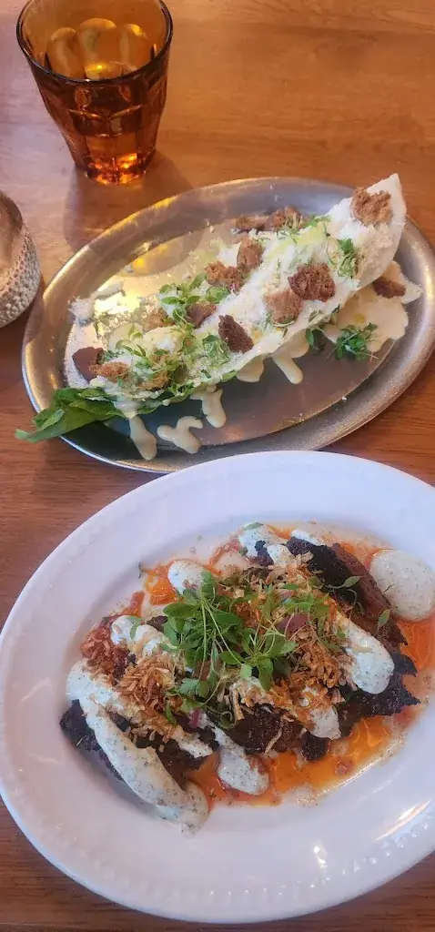 A Kelley_Meïda_Saint-Ouen-sur-Seine_review