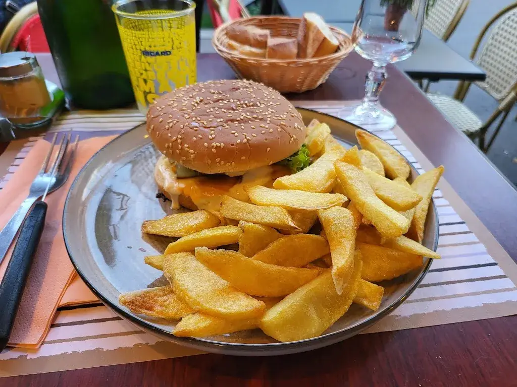 Le Montmartre_Saint-Ouen-sur-Seine_slider_image_3