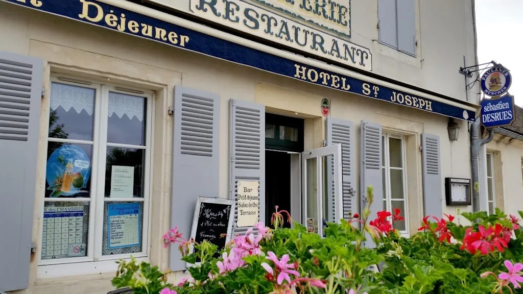 Logis Hôtel Saint-Joseph restaurant in Sancoins