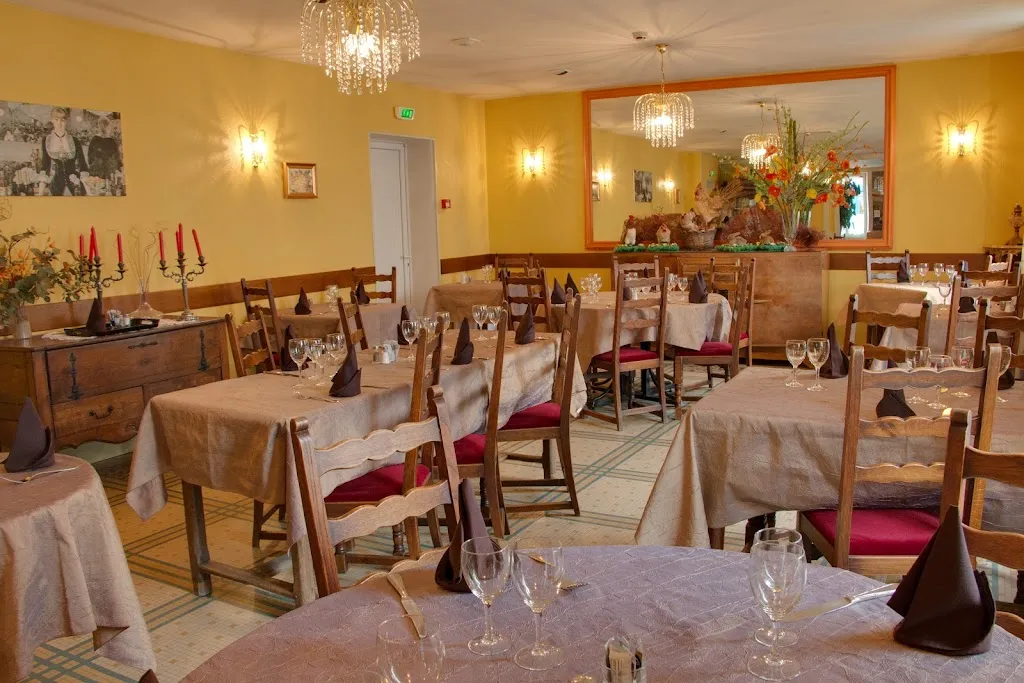 Logis Hôtel Saint-Joseph_Sancoins_slider_image_3