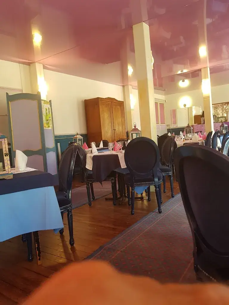 LE COMMERCE Restaurant in Sancoins