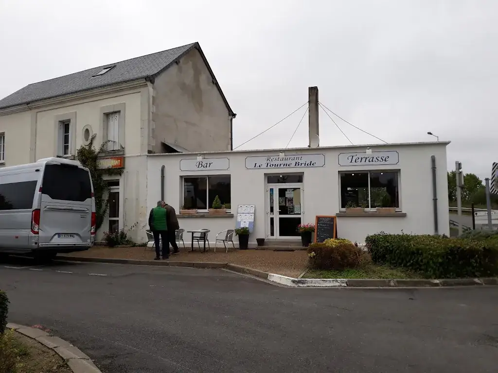 Istvan Hunyadi_Le Tourne Bride_Villeperdue_review