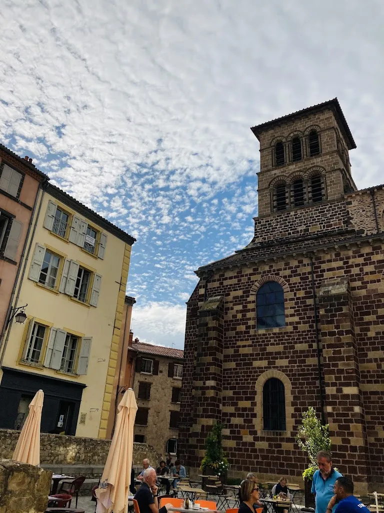 Anne Marie Rouvier_La mirandelle_Brioude_review