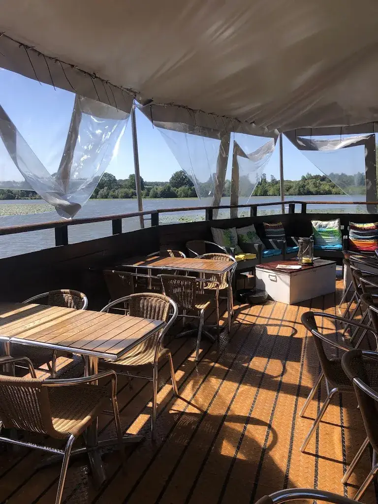 Terrasse de l'étang_Saintigny_slider_image_1