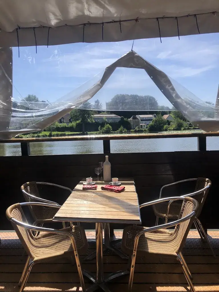 Terrasse de l'étang_Saintigny_slider_image_3