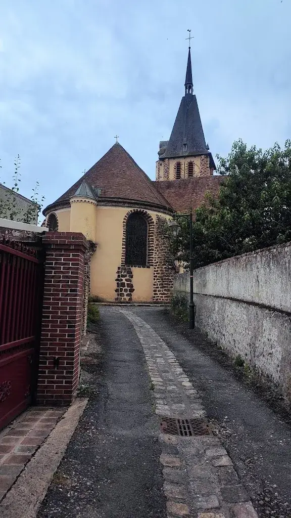 Cécile CAZENOVE_Le Nouveau Cambodge_Senonches_review