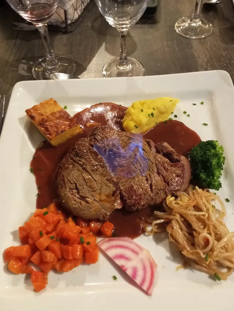 Restaurant Le Refuge_Orçay_slider_image_3