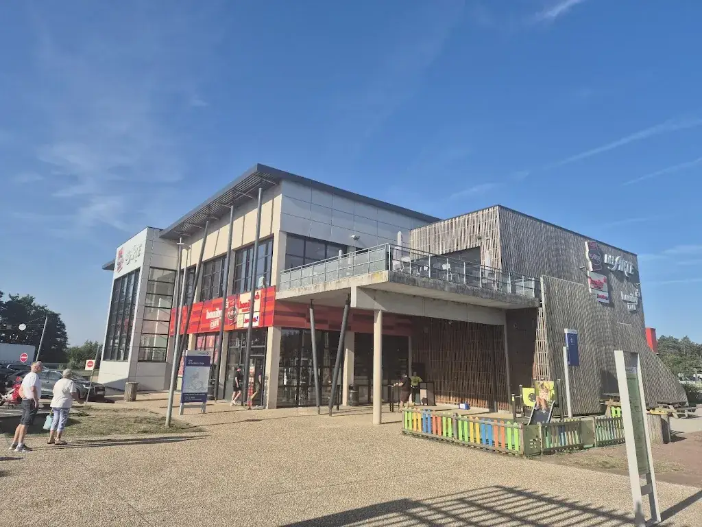 Martijn Vijver_Aire de Salbris-la Loge_Theillay_review