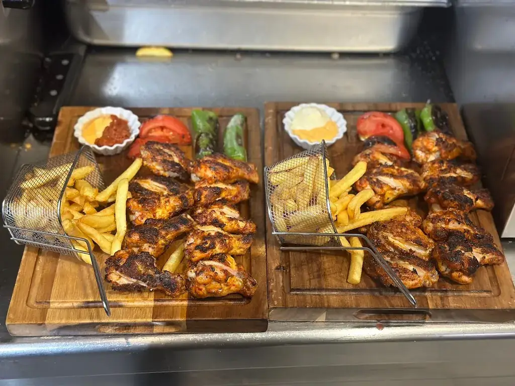 Restaurant med 91700_Sainte-Geneviève-des-Bois_slider_image_3