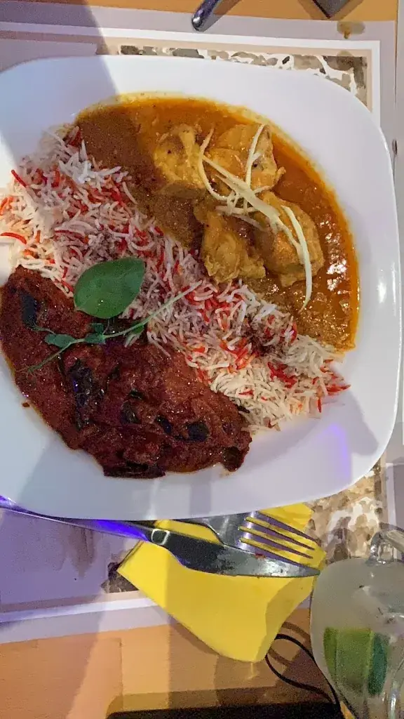 frederico Carvalho_BABA CHEESE NAAN_Sainte-Geneviève-des-Bois_reseña