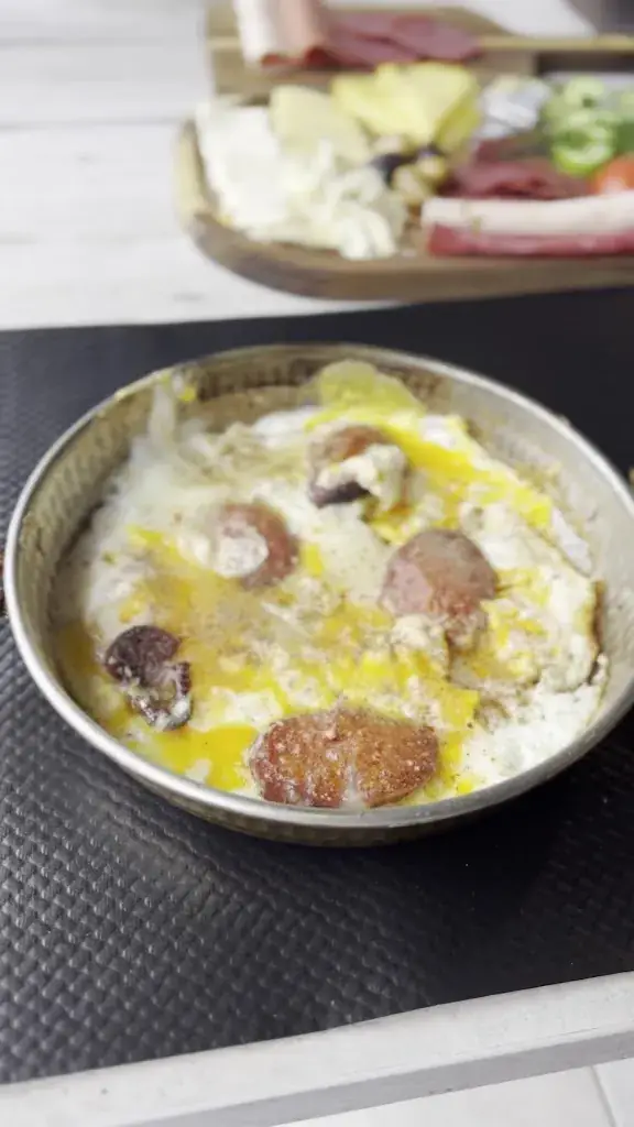 James Milliron_SESAME CAFÉ_Sainte-Geneviève-des-Bois_review