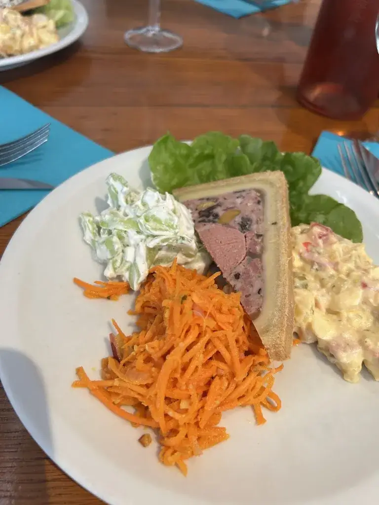 Lorna Bennett_Bar Restaurant Le Commerce_Vineuil_review