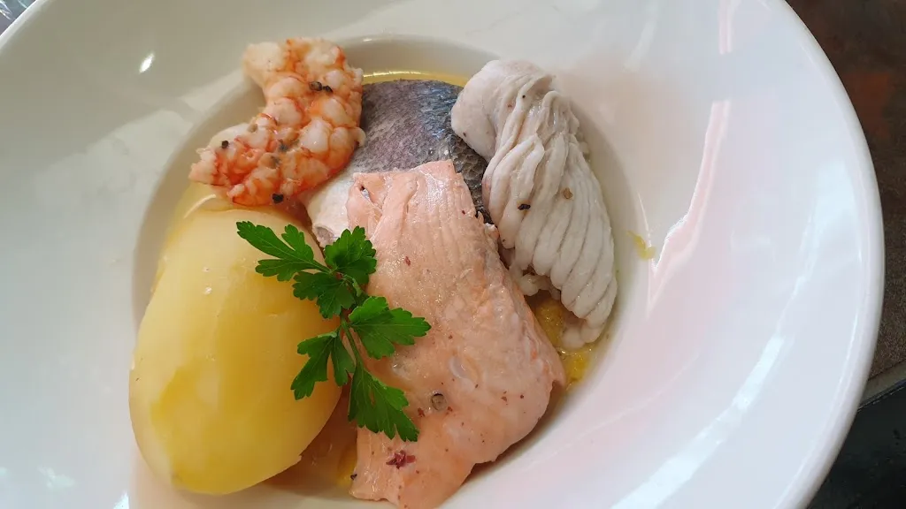 Tobias Sippl_La Taverne_Saint-Gervais-la-Forêt_review