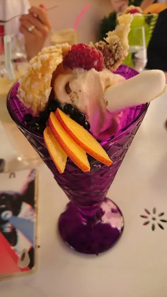 Emily Payne_Au Sublime_Ambert_review