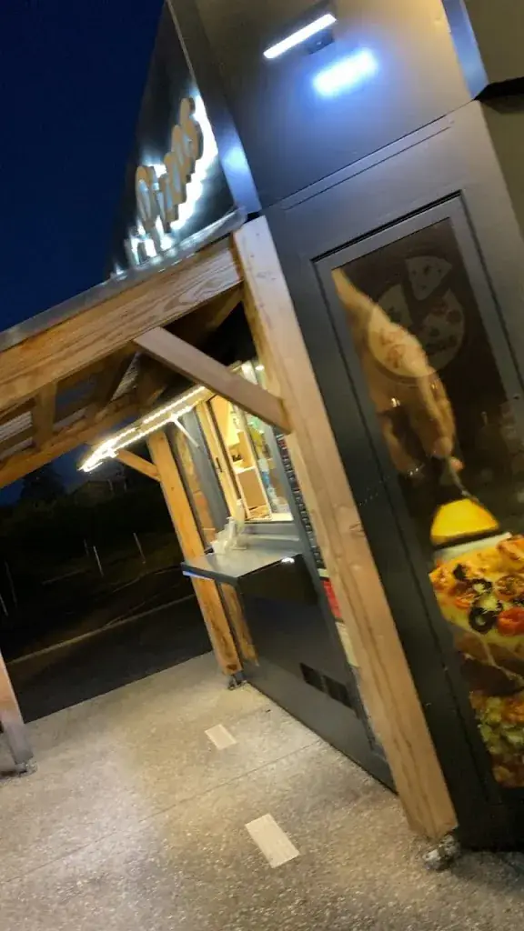 Carly Giraud-Girard_Le local à pizzas (anciennement Kiosque à pizzas)_Brioude_review