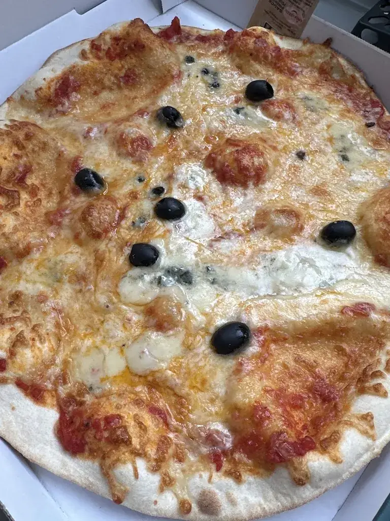 Emeline Lhermite_Kiosque à Pizzas Voves_Vovéens_review