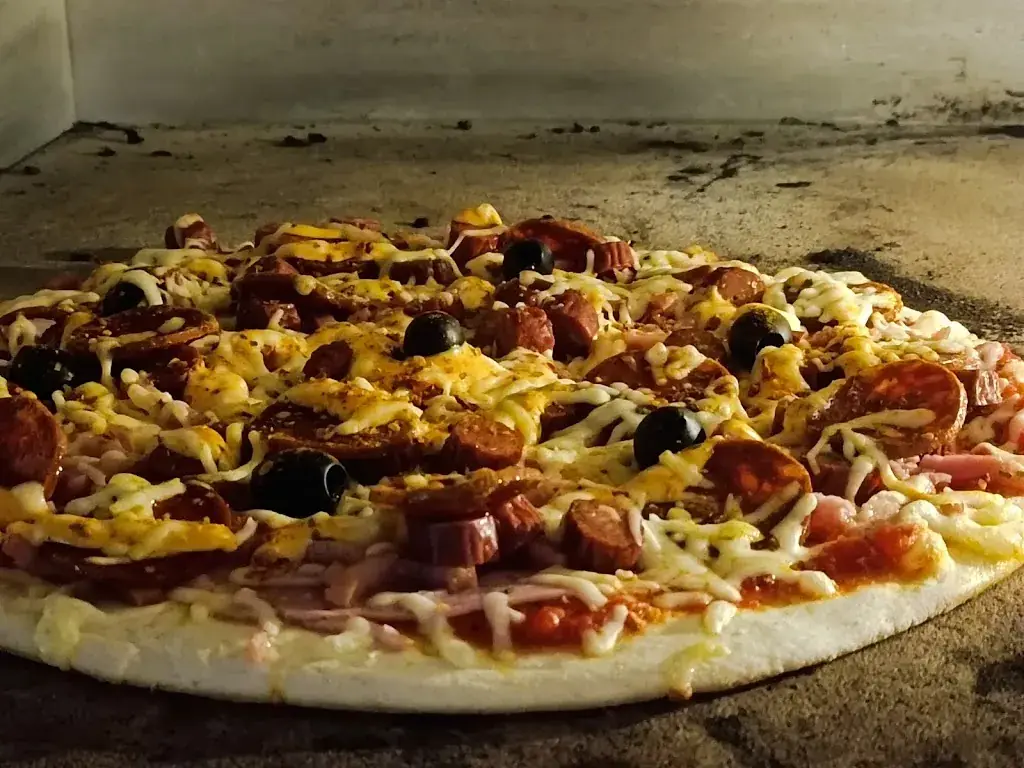 Kiosque à Pizzas Voves restaurant à Vovéens