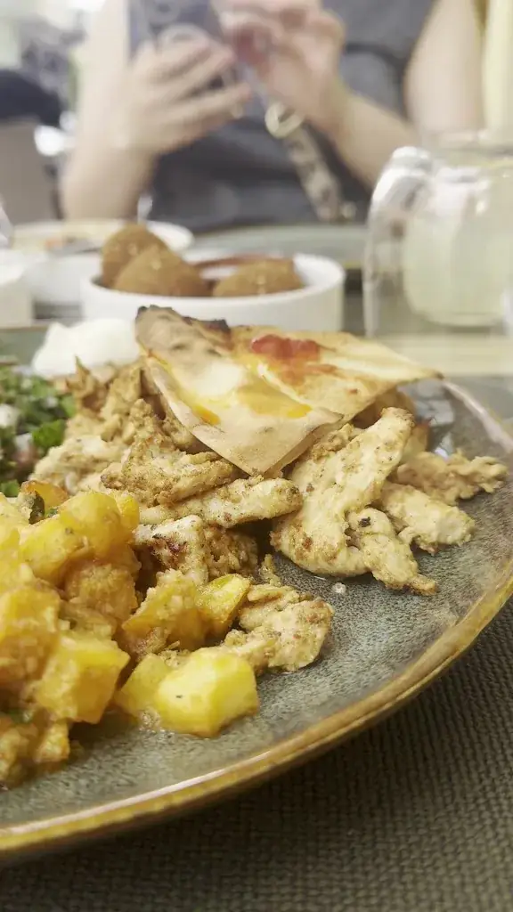 LES TROYES LIBANAIS_Troyes_slider_image_2