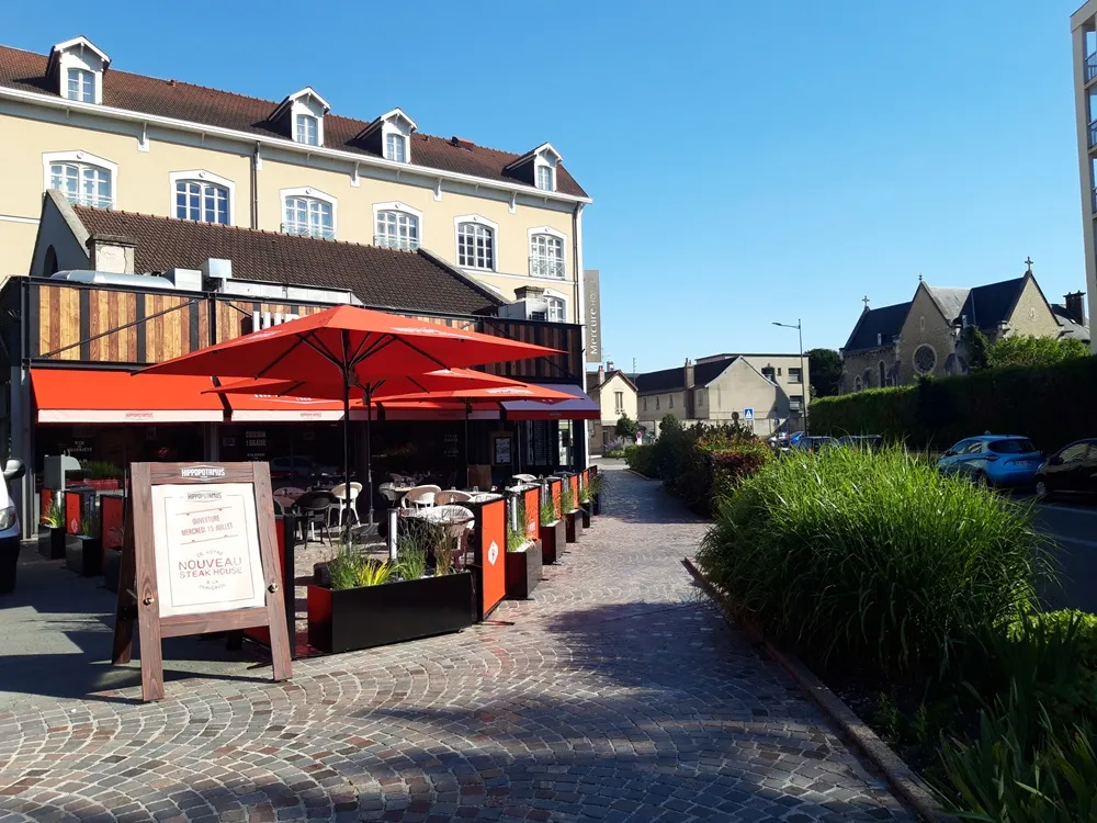 Hippopotamus_Troyes_slider_image_3