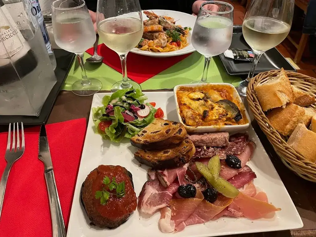 Bodega Bonifacio_Bonifacio_slider_image_3