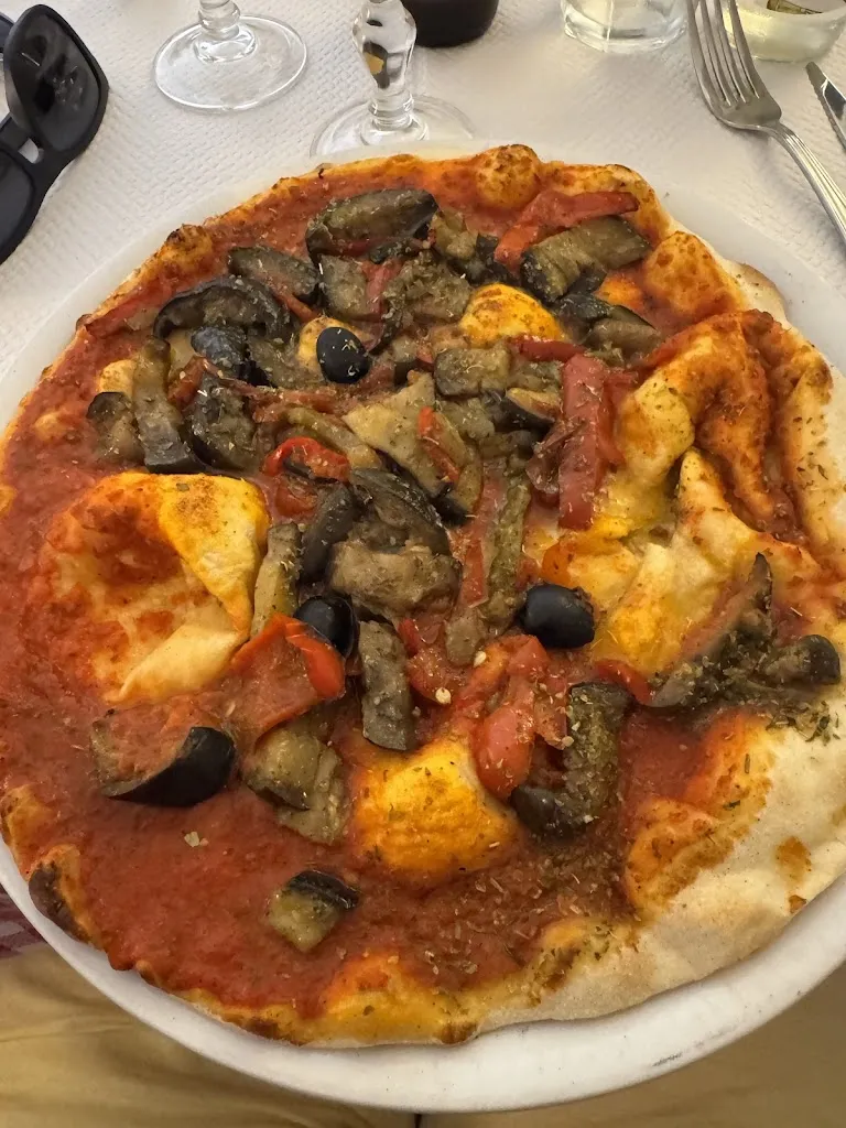 Adam Dusza_U Castillé_Bonifacio_review