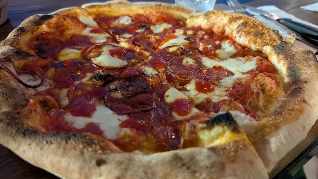 Alexander T. Stampfl_Pizza Bianca_Aléria_review