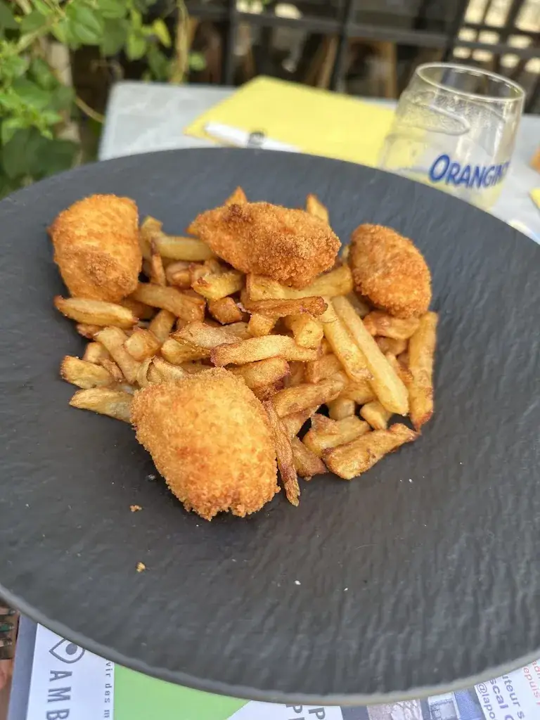 M R_La Taverne_Ambert_review