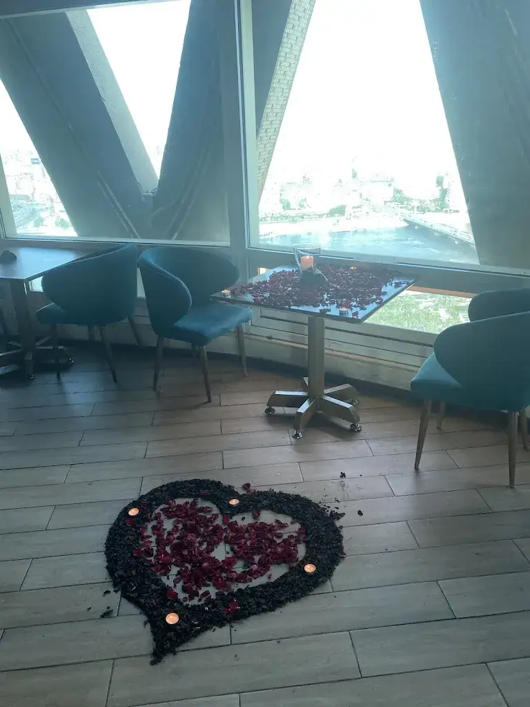 Sarah Marzuk_Tree Lounge Cairo Tower Branch_Egypt_review