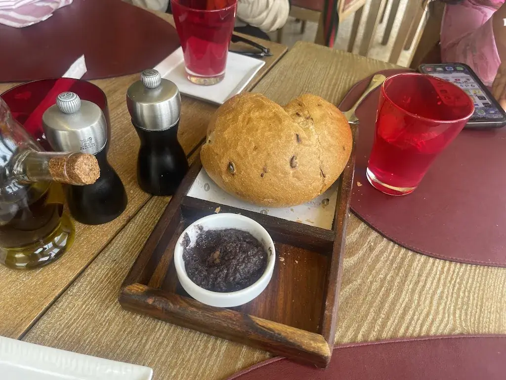 ABDUL MAGAJI_Pane Vino_Egypt_review