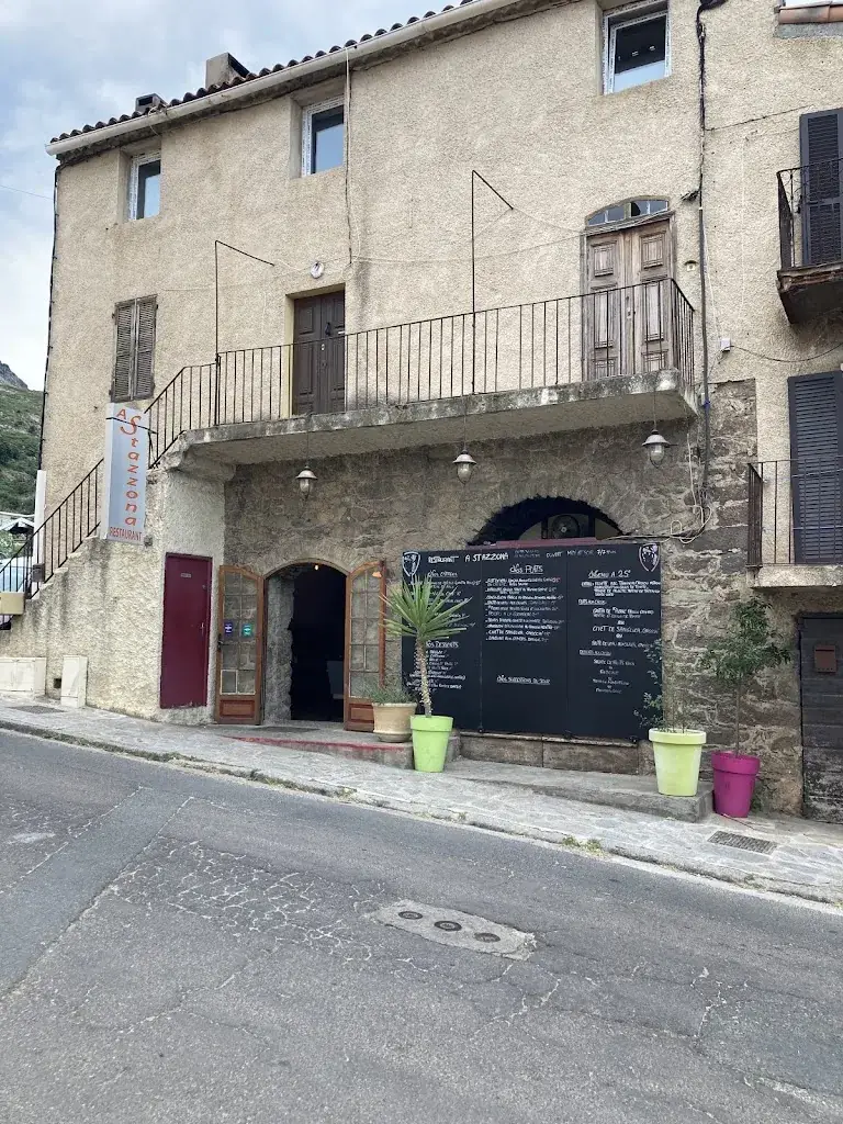 Fiona McAngus_A Stazzona_Calenzana_review