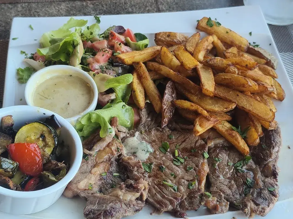 Restaurant u poghju_Santa-Maria-Poggio_slider_image_2