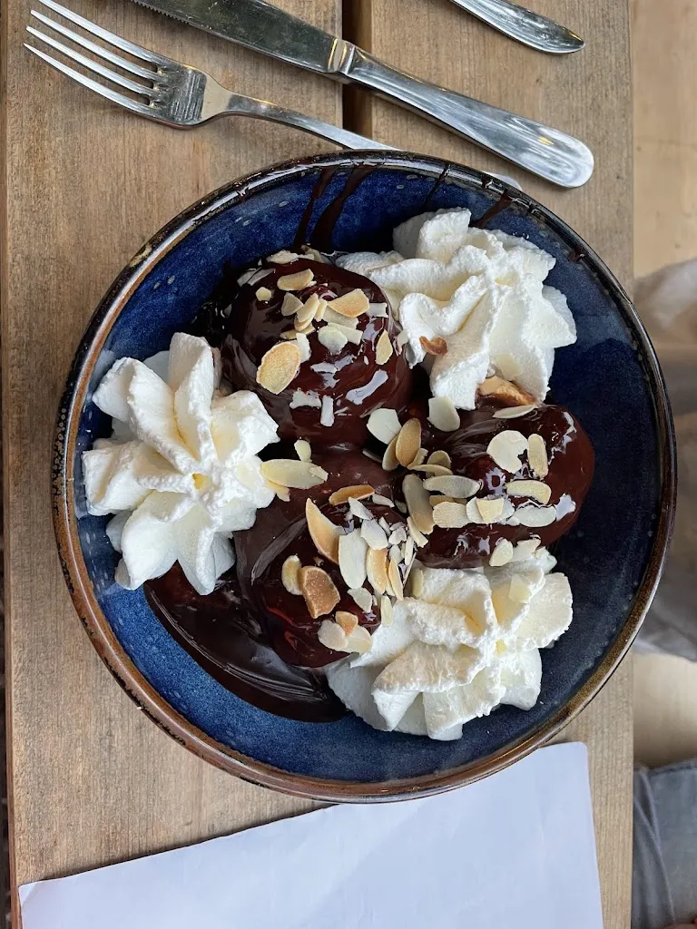 John Clayton_Restaurant Cinderella_Santa-Maria-Poggio_review