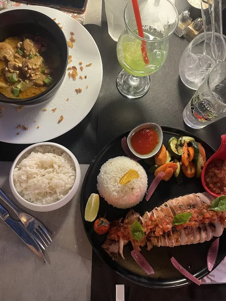 siham el baz_Tra Di Noi_Ajaccio_review